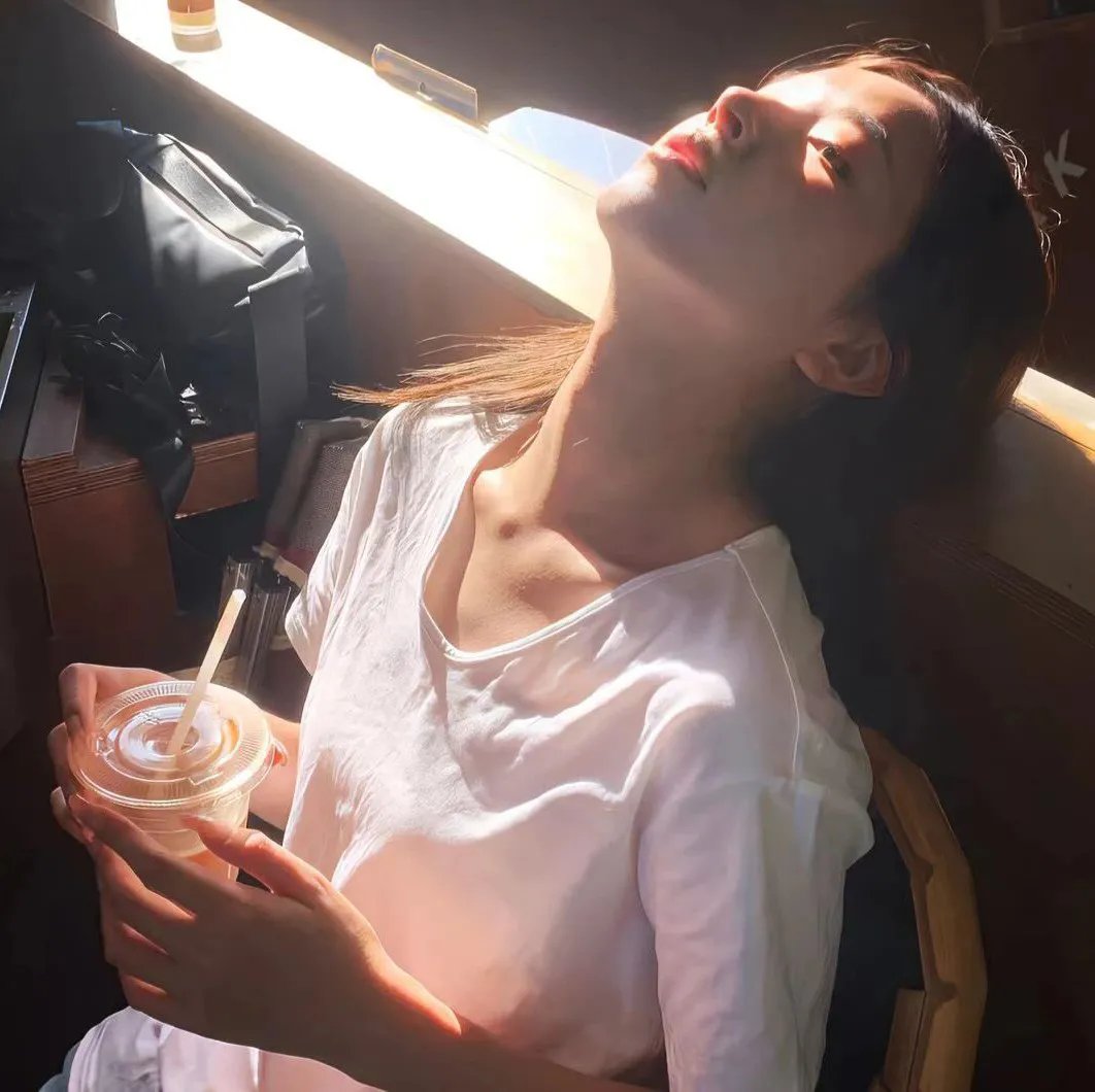 穿着旗袍的女孩